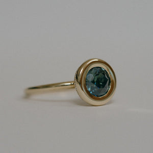 Foe & Dear | Pele Ring - 1.72ct Teal-Green Round Brilliant-cut Sapphire *Ready-to-ship