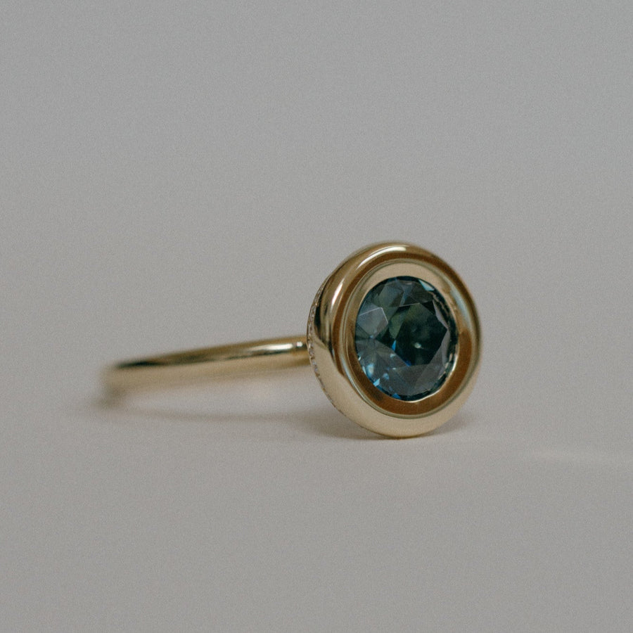 Foe & Dear | Pele Ring - 1.72ct Teal-Green Round Brilliant-cut Sapphire *Ready-to-ship