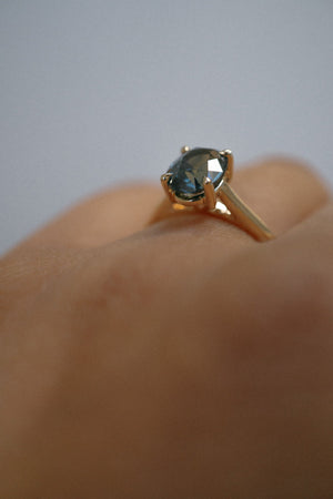2.25ct Oval Brilliant Sapphire <br><b>Foe & Dear</b> | Villa Ring
