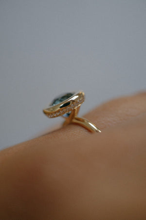 Foe & Dear | Pele Ring - 1.72ct Teal-Green Round Brilliant-cut Sapphire *Ready-to-ship