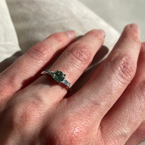 0.74ct Round Brilliant Sapphire <br><b> Pilar Agueci </b>| Ivy Ring No. 1