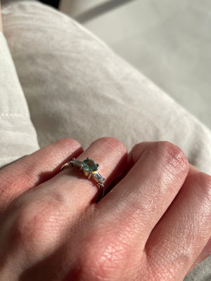 0.74ct Round Brilliant Sapphire <br><b> Pilar Agueci </b>| Ivy Ring No. 1