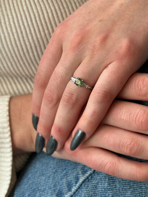 0.74ct Round Brilliant Sapphire <br><b> Pilar Agueci </b>| Ivy Ring No. 1