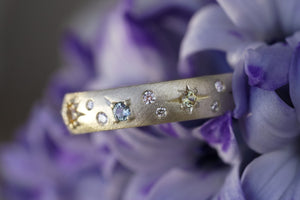 comet tail-inspired wedding band in gold