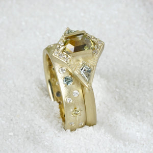 star-inspired wedding band in gold