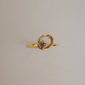 We Are Arrow | Luz Ring <br> 0.30ct Champagne Round Brilliant