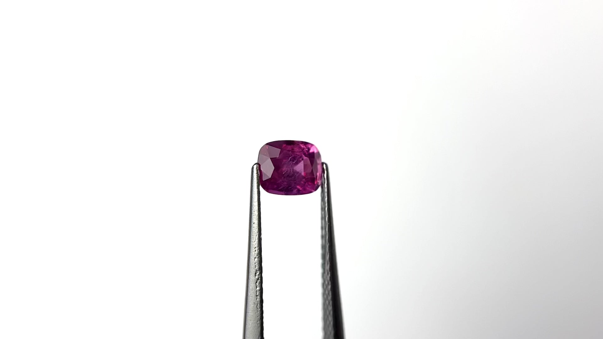 0.97ct 6.07x4.95x3.65mm Cushion Brilliant Sapphire 27955-29
