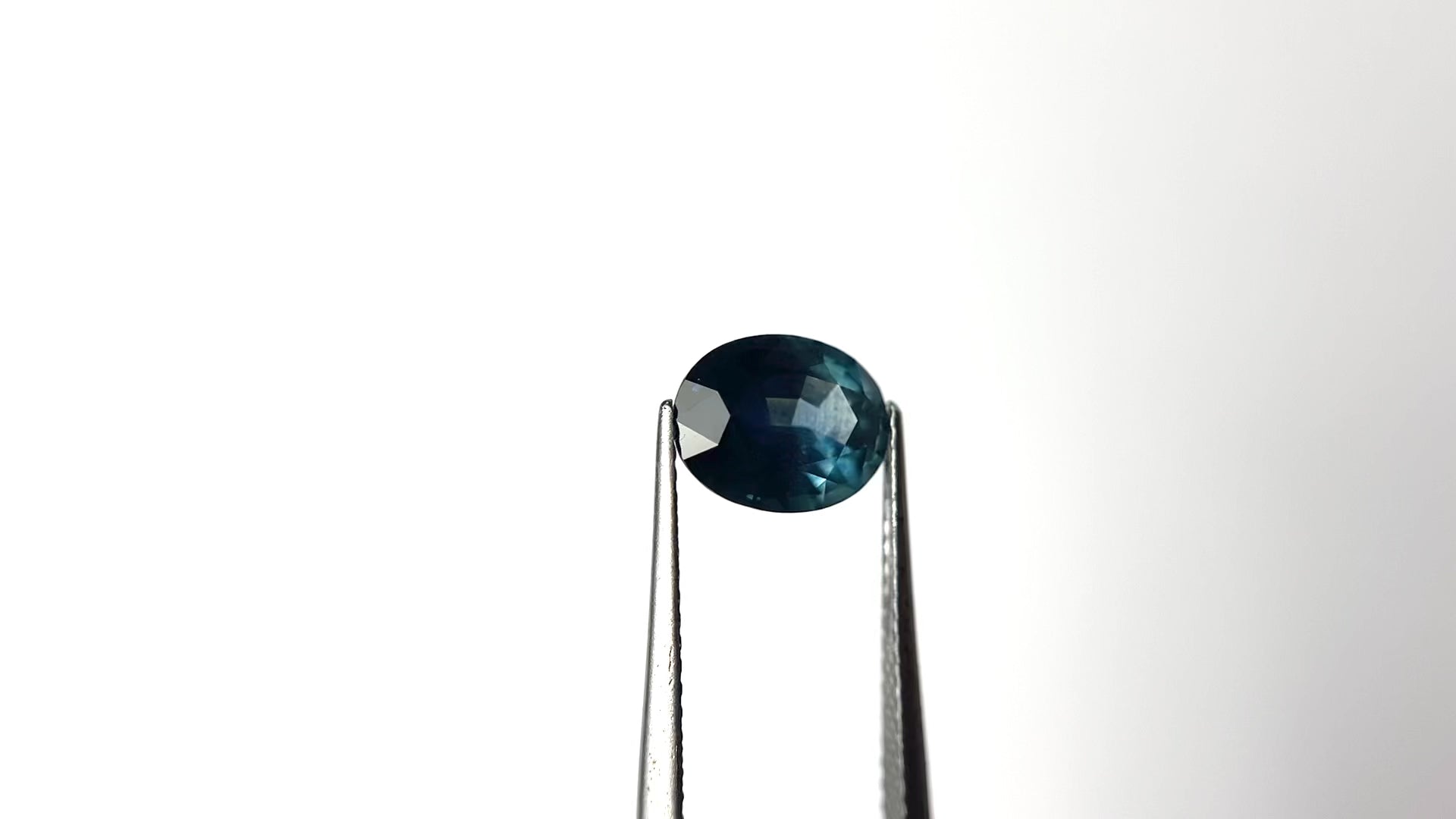2.33ct 9.08x7.21x4.41mm Oval Brilliant Sapphire 28306-01