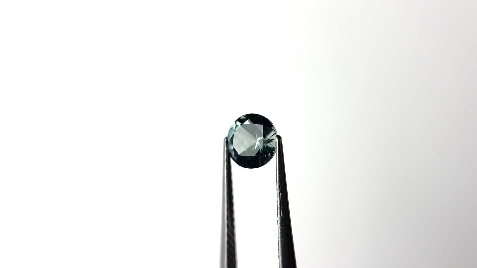 1.04ct 6.10x6.07x3.89mm Round Brilliant Sapphire 26141-25