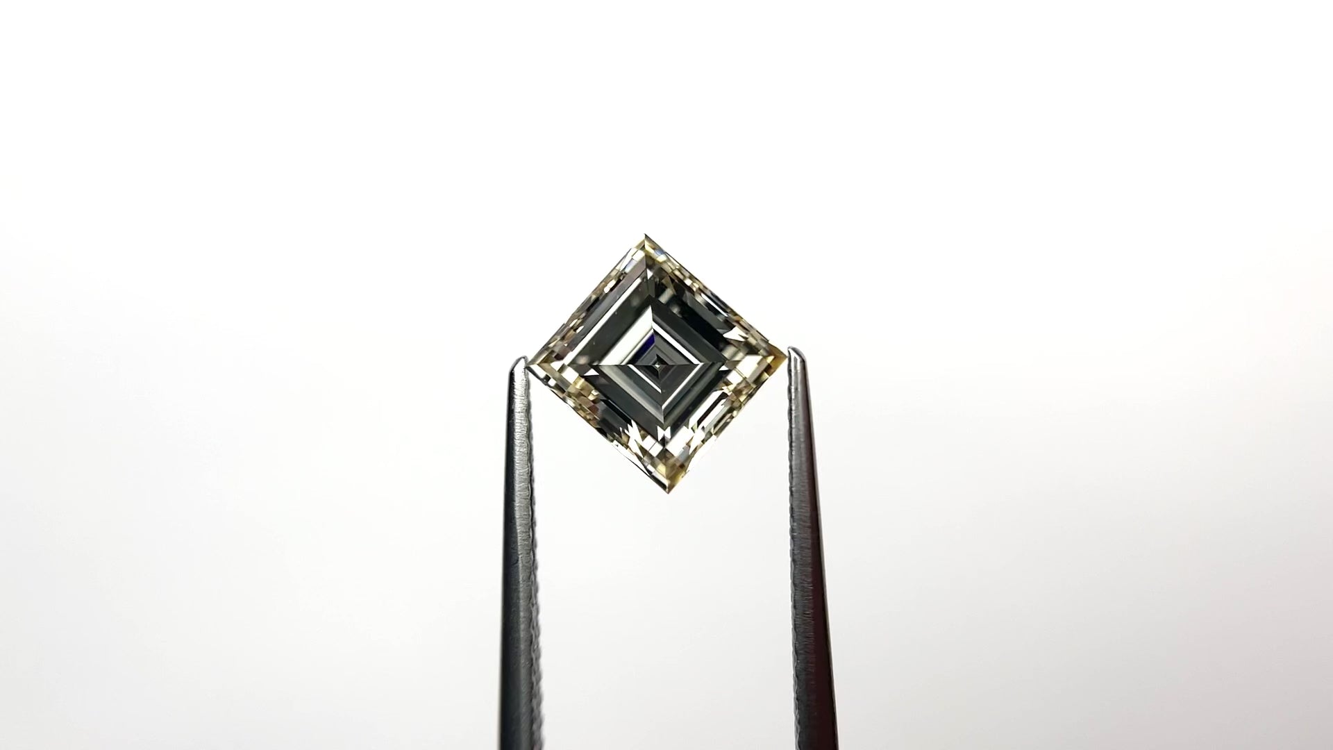 2.50ct 7.64x7.24x4.95mm VVS2 Q-R Carré Cut 🇨🇦 26808-01