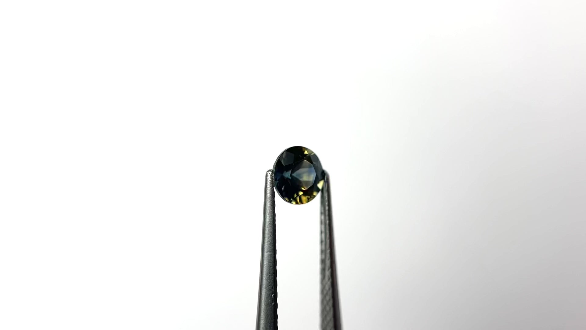 0.70ct 5.16x5.10x3.61mm Round Brilliant Sapphire 26526-08