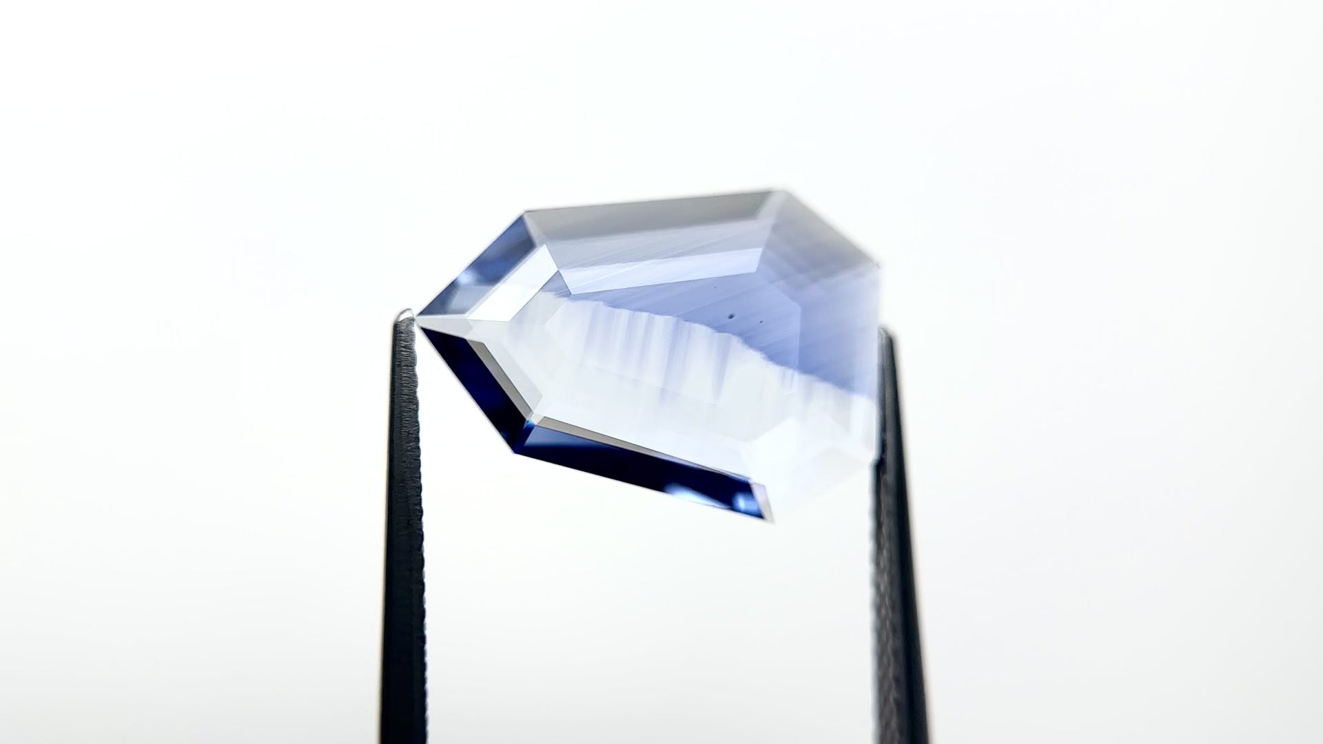 8.18ct 17.90x13x3.50mm Shield Portrait Cut Sapphire 27715-01