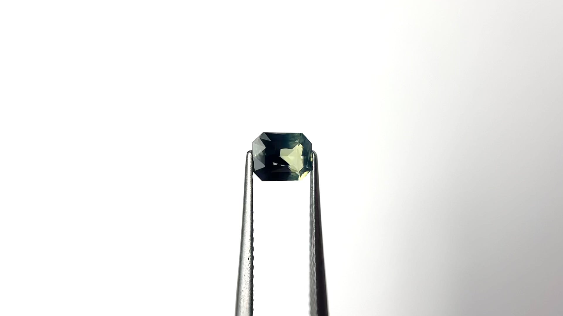 1.06ct 6.10x4.79x3.47mm Cut Corner Rectangle Brilliant Sapphire 28225-01