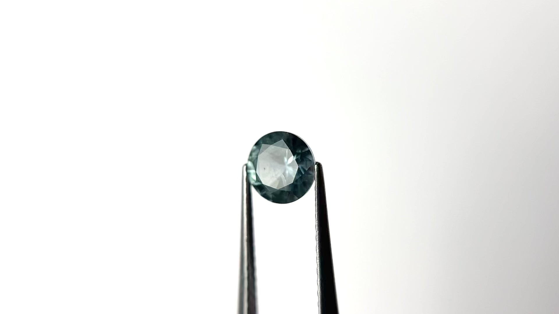 1.04ct 6.04x6.03x3.81mm Round Brilliant Sapphire 26141-27