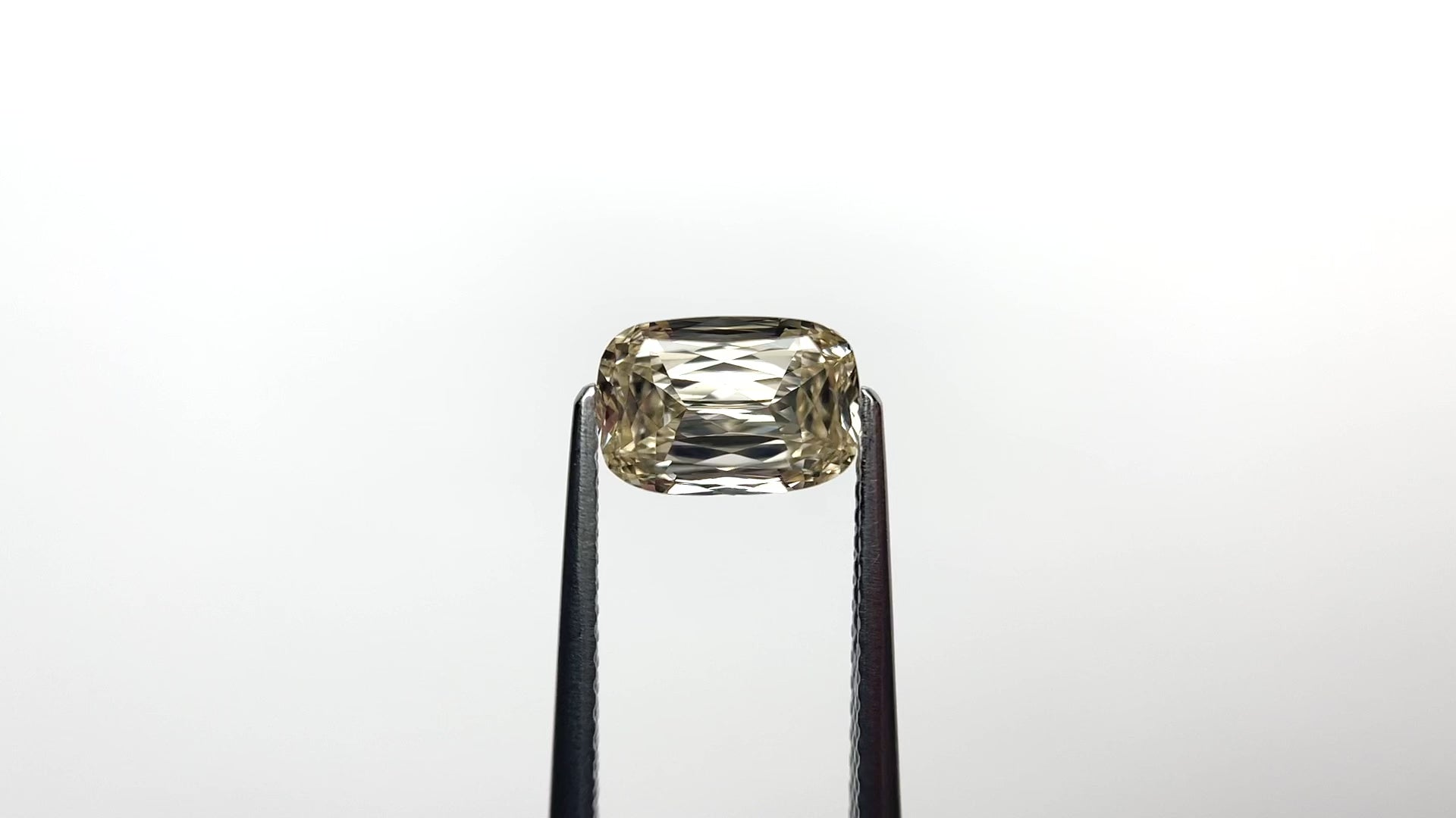 2.01ct 8.74x5.96x4.02mm GIA VVS1 W-X Cushion Brilliant 27090-01