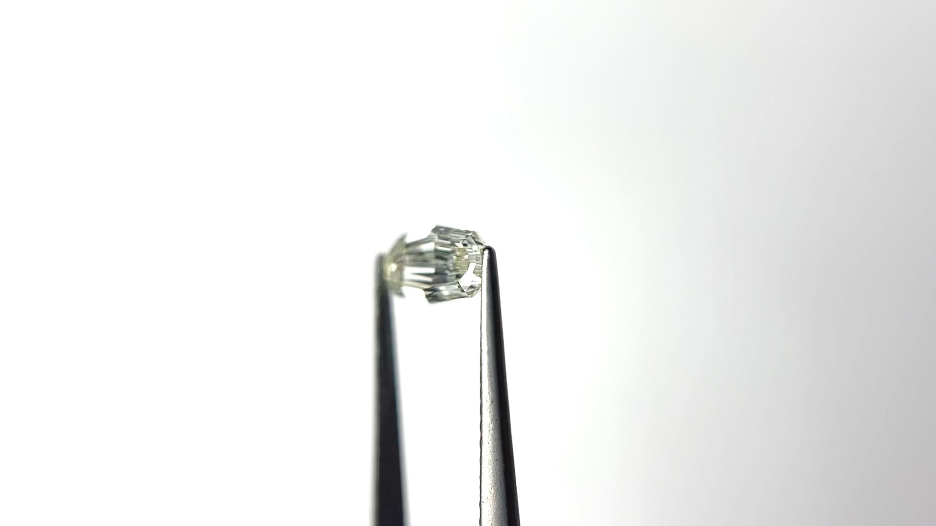 1.00ct 9.15x4.51x2.88mm GIA VVSI K Geo Oval Step Cut 28330-01