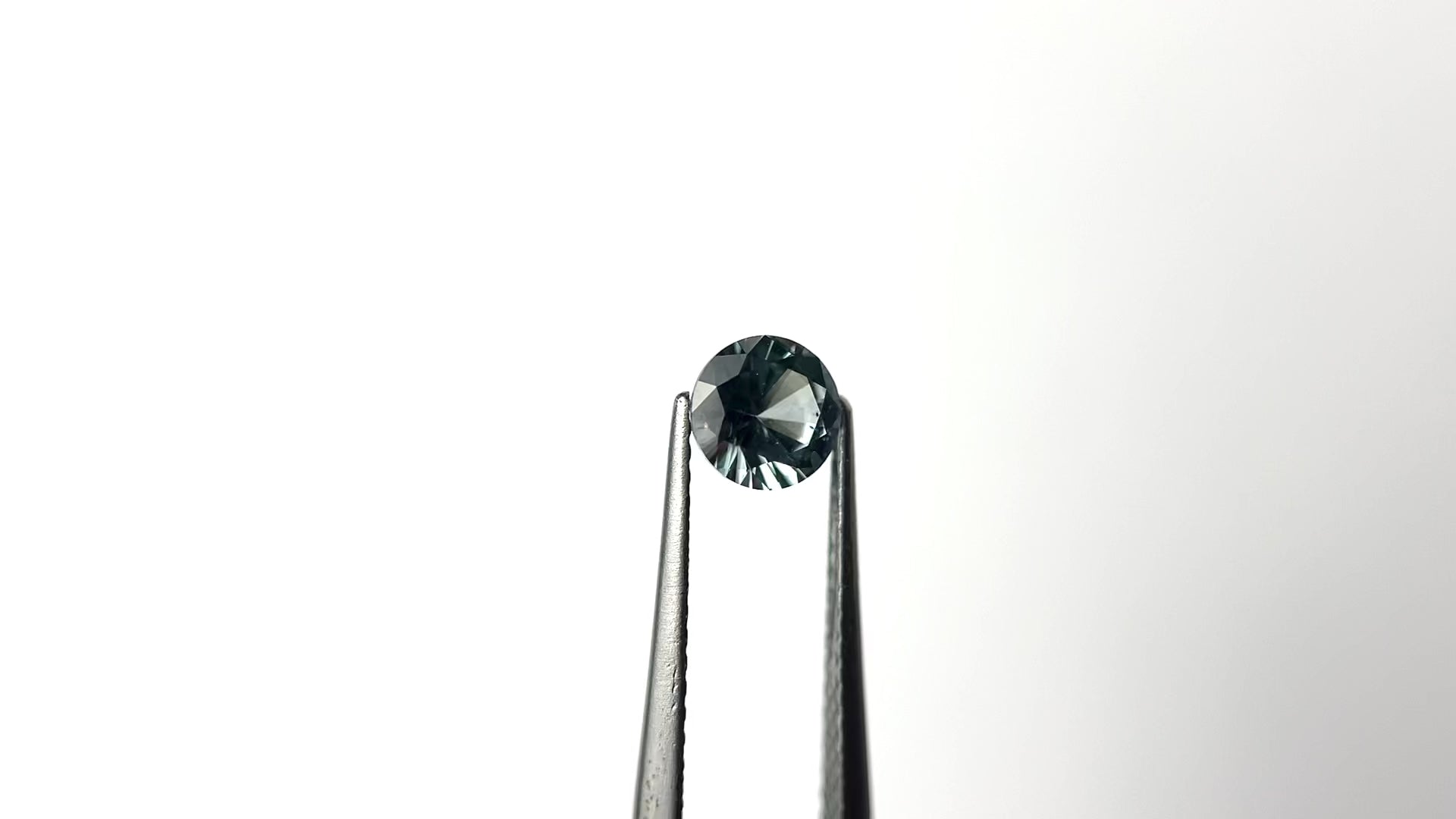 0.77ct 5.54x5.52x3.42mm Round Brilliant Sapphire 26134-07