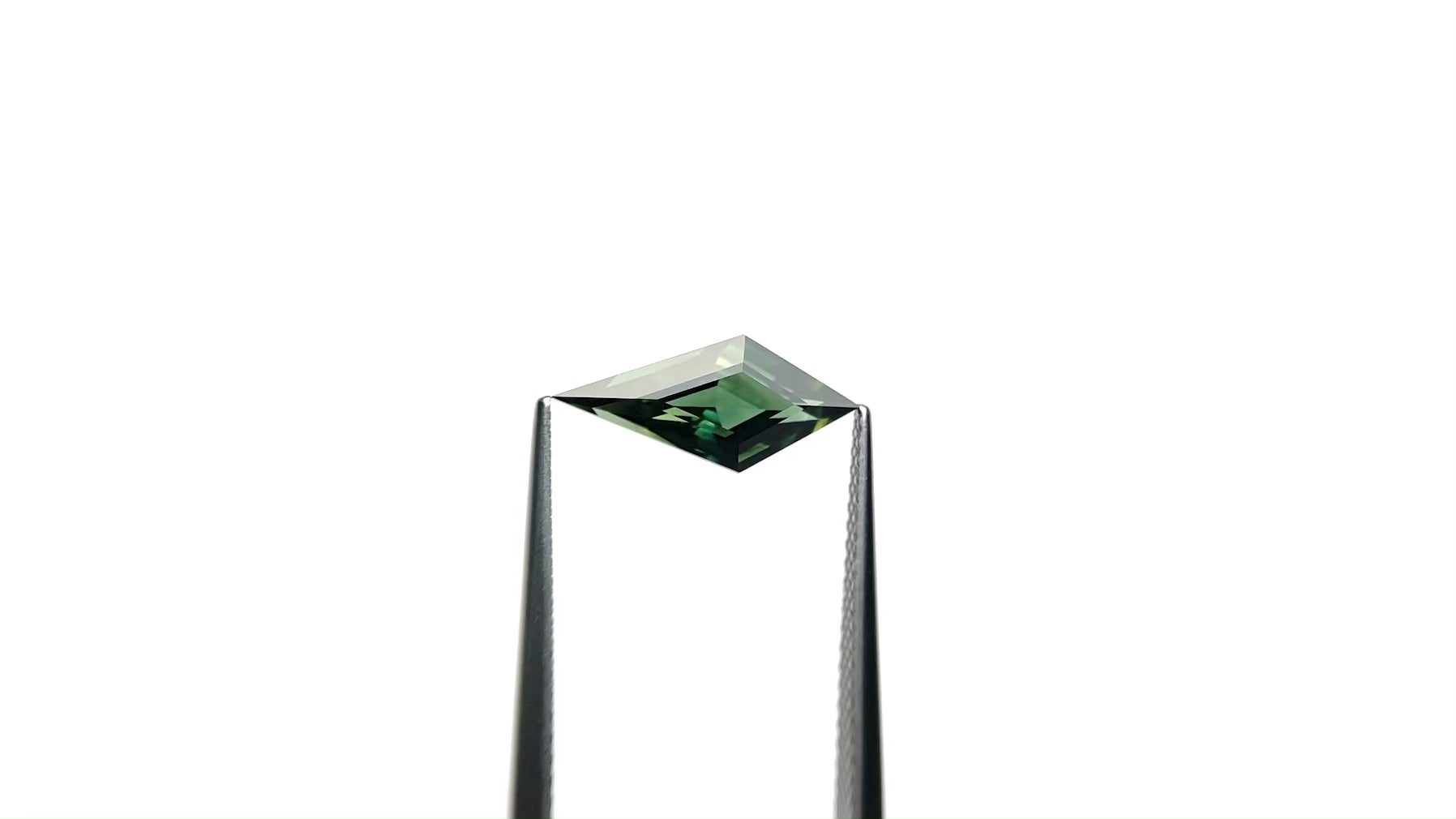 1.93ct 13.89x6.25x4.04mm Kite Step Cut Sapphire 26635-05