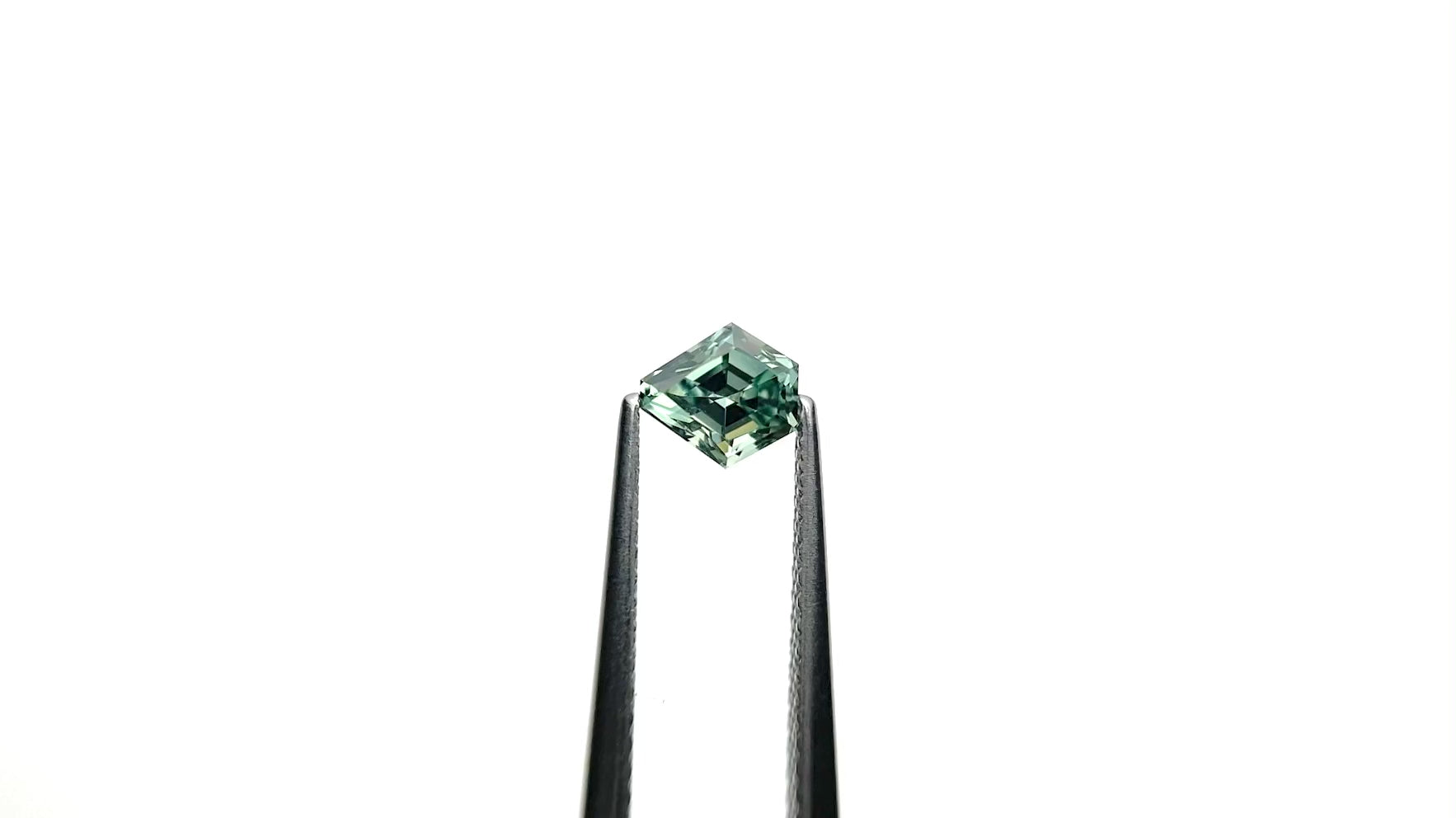 0.82ct 5.65x4.57x3.93mm Shield Brilliant Sapphire 23671-04