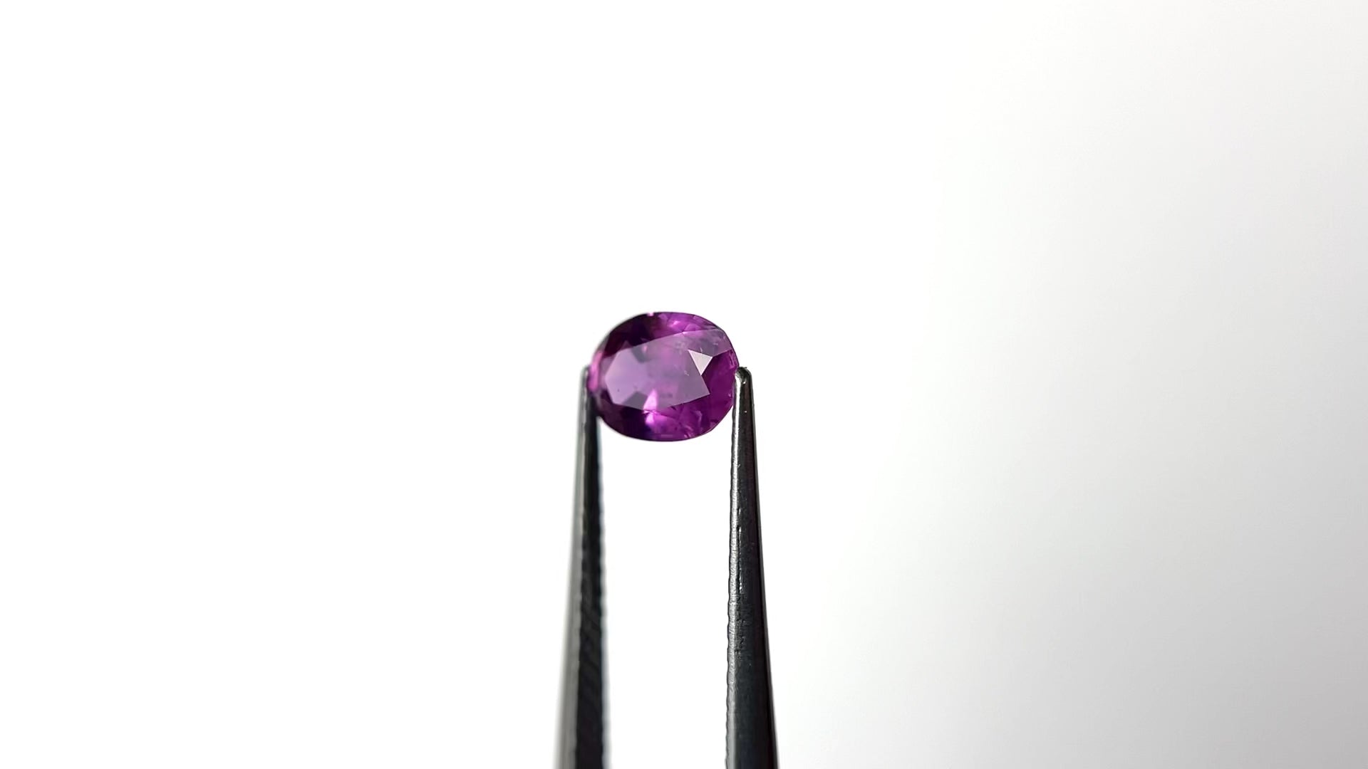 0.96ct 6.84x5.14x3.16mm Oval Brilliant Sapphire 27956-30