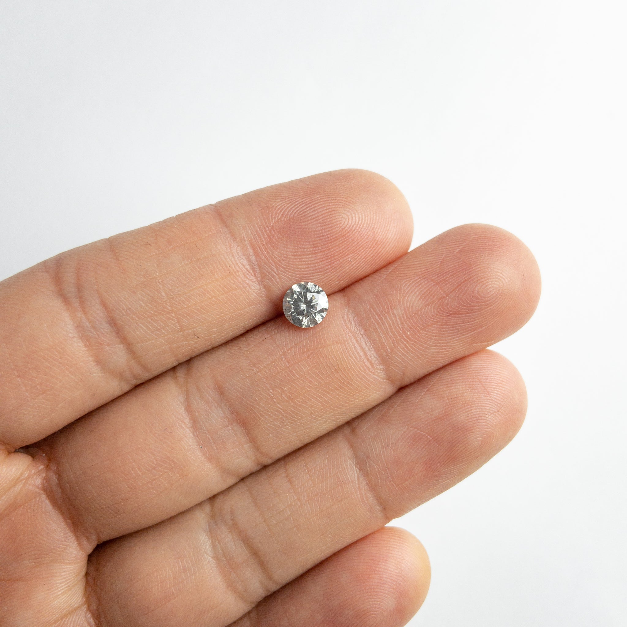 0.86ct 6.15x6.10x3.72mm Round Brilliant 18115-03 - Misfit Diamonds