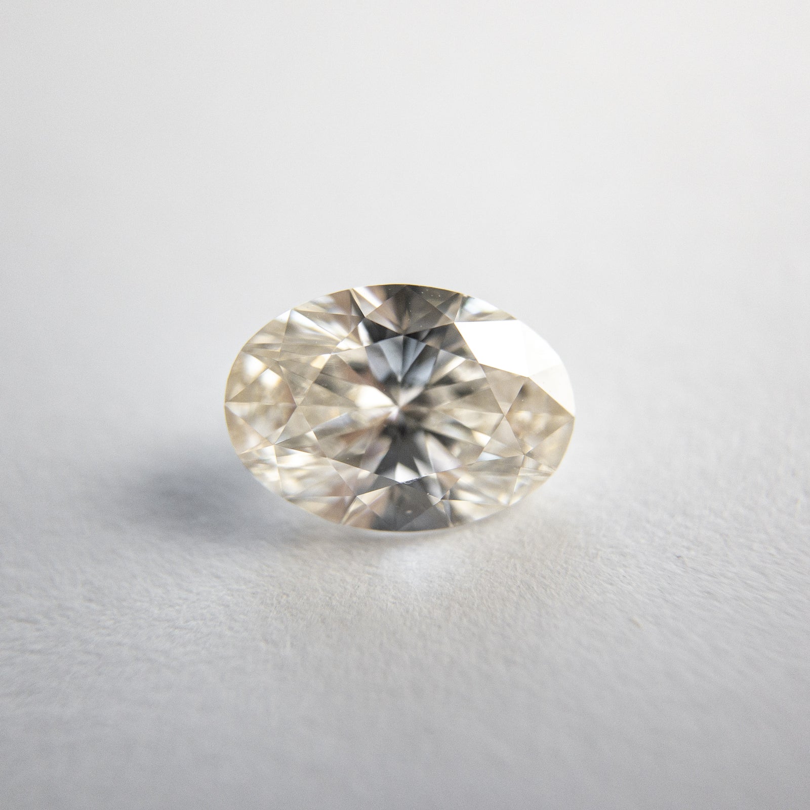 1.05ct 8.03x5.74x3.55mm Oval Brilliant 18244-02 - Misfit Diamonds
