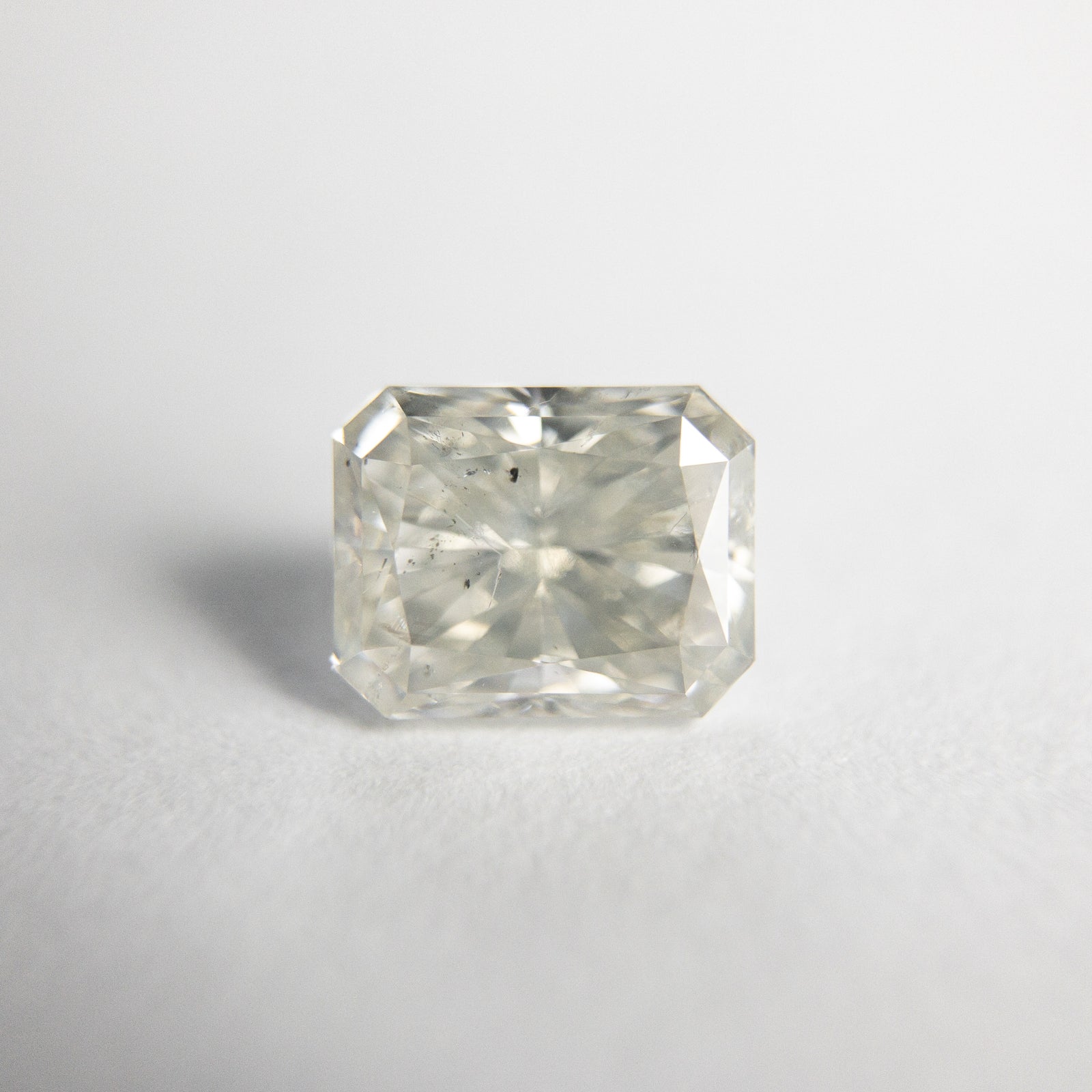 1.00ct 6.16x4.89x3.34mm Radiant Cut 18255-02 - Misfit Diamonds