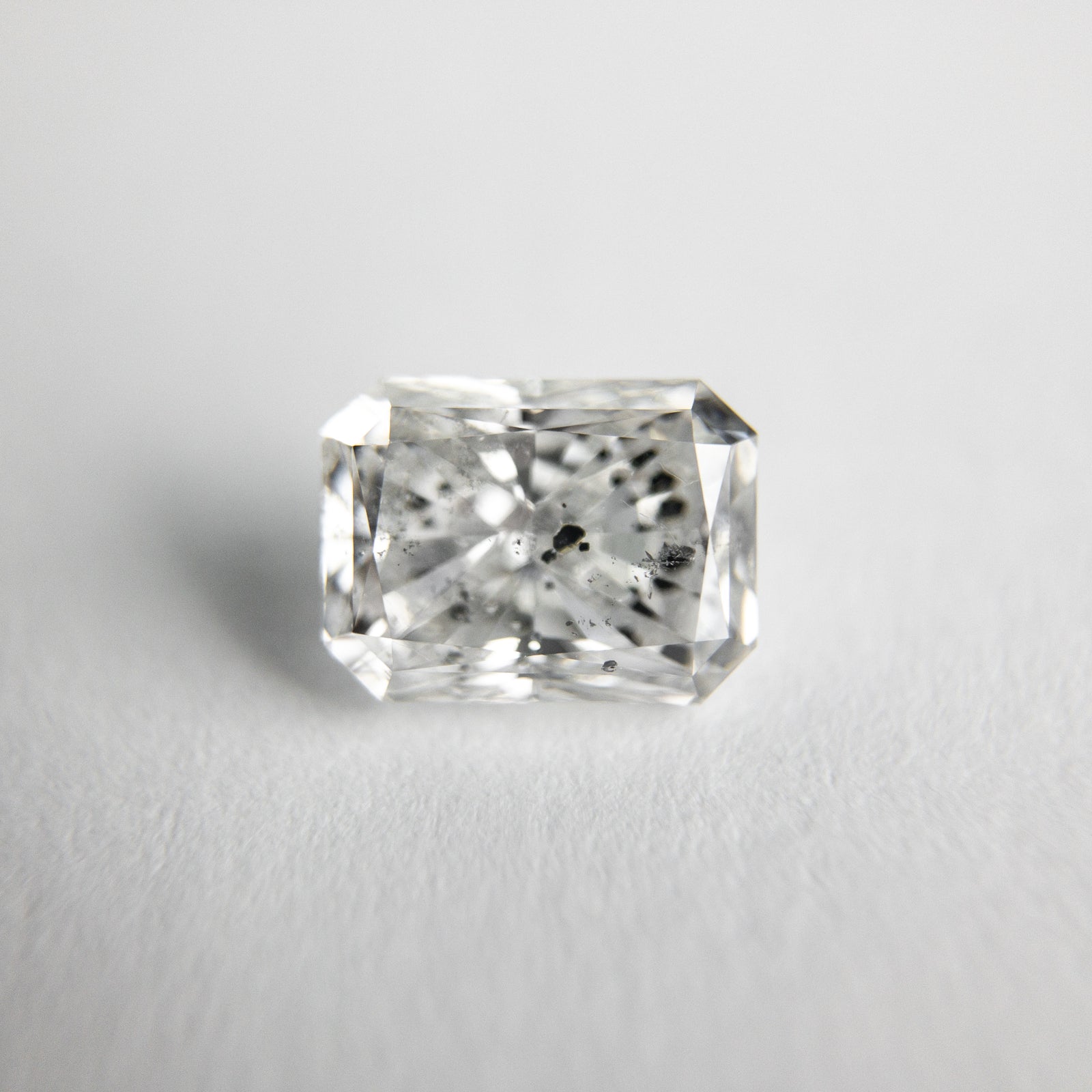 1.00ct 6.48x4.84x3.55mm Radiant Cut 18265-01 - Misfit Diamonds