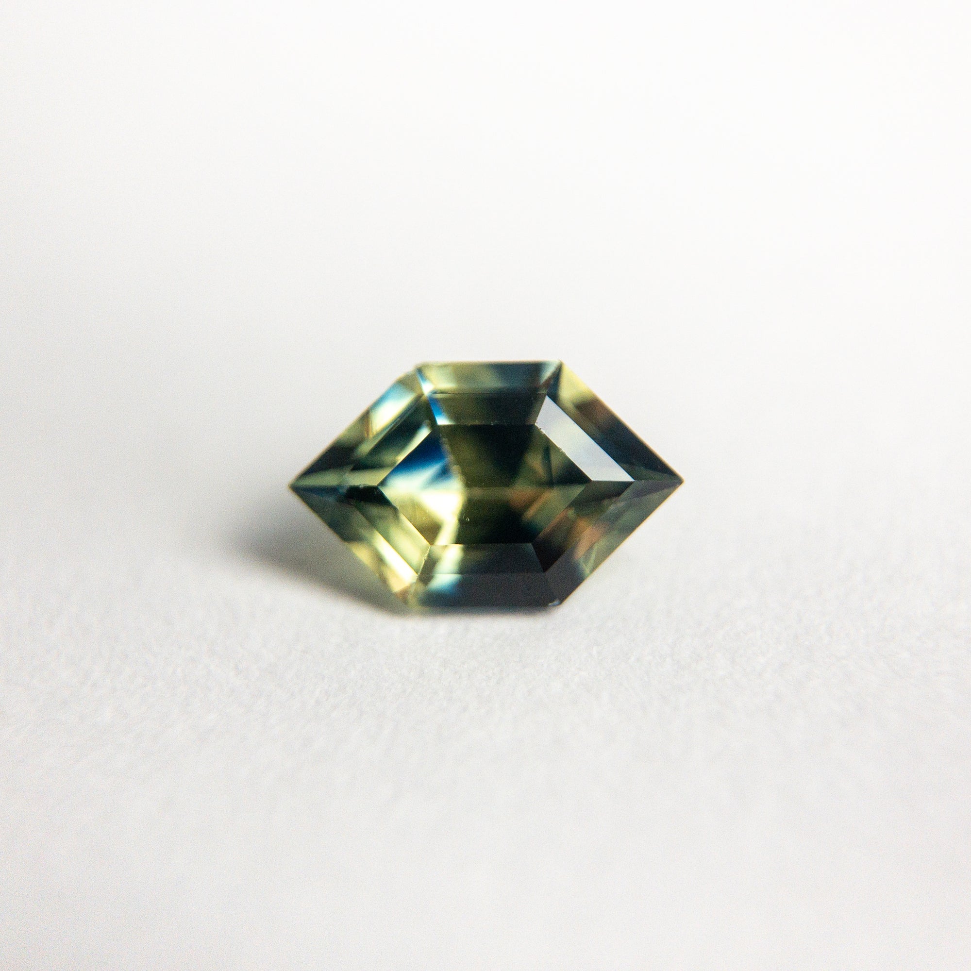 0.67ct 7.08x4.42x3.14mm Hexagon Step Cut Sapphire 18973-23 - Misfit Diamonds