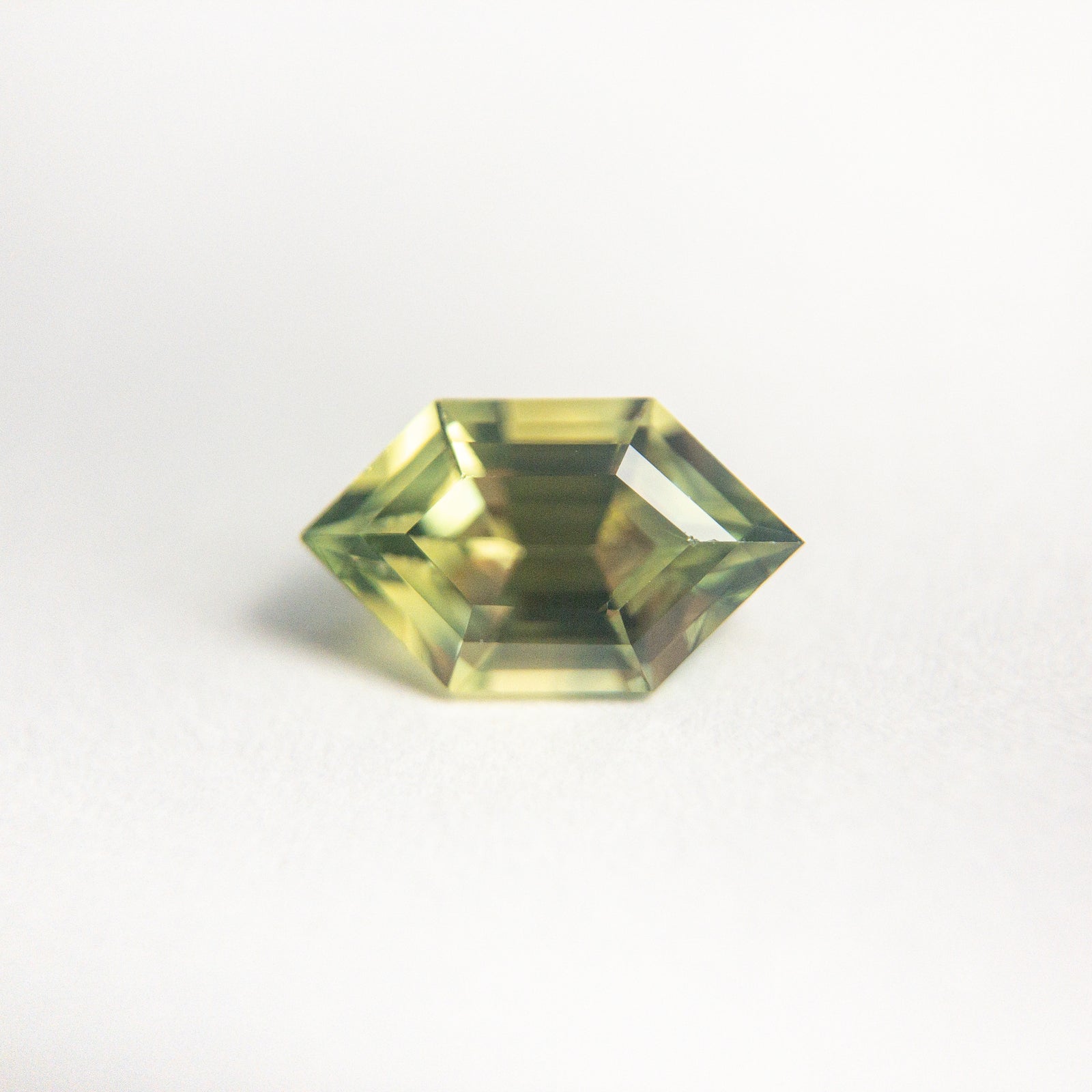 0.87ct 8.00x4.69x3.31mm Hexagon Step Cut Sapphire 18973-56 - Misfit Diamonds