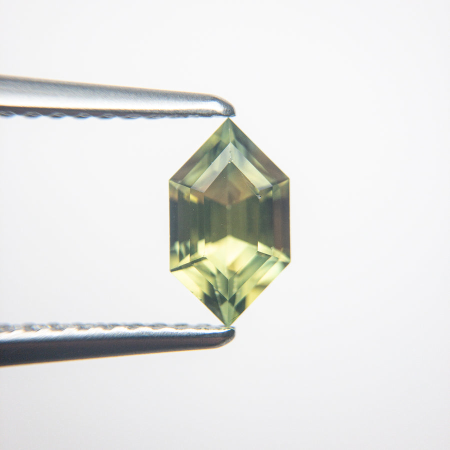 0.87ct 8.00x4.69x3.31mm Hexagon Step Cut Sapphire 18973-56 - Misfit Diamonds