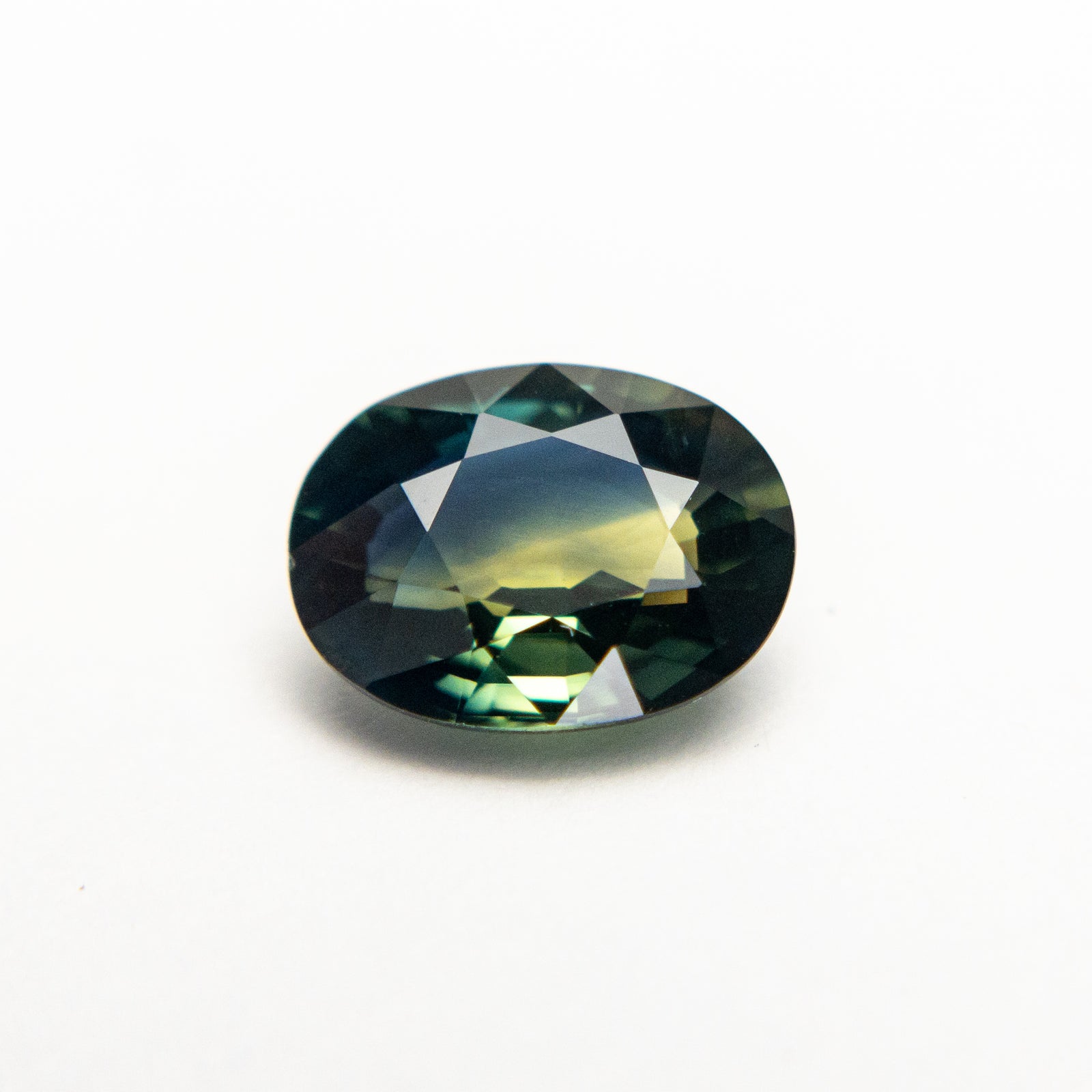 1.72ct 8.18x6.22x3.68mm Oval Brilliant Sapphire 19162-16 hold D2809 - Misfit Diamonds