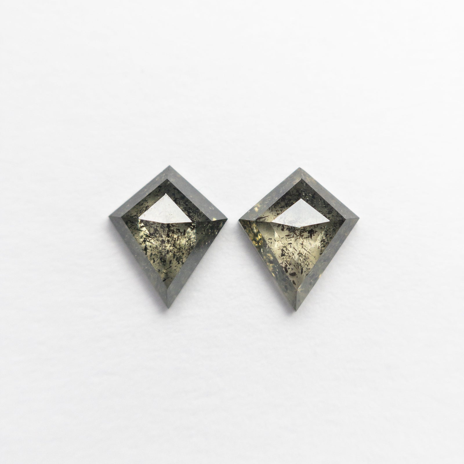 0.68cttw 2pc 5.83x4.88x1.92mm 5.81x4.85x1.96mm Kite Rosecut Matching Pair 19208-02