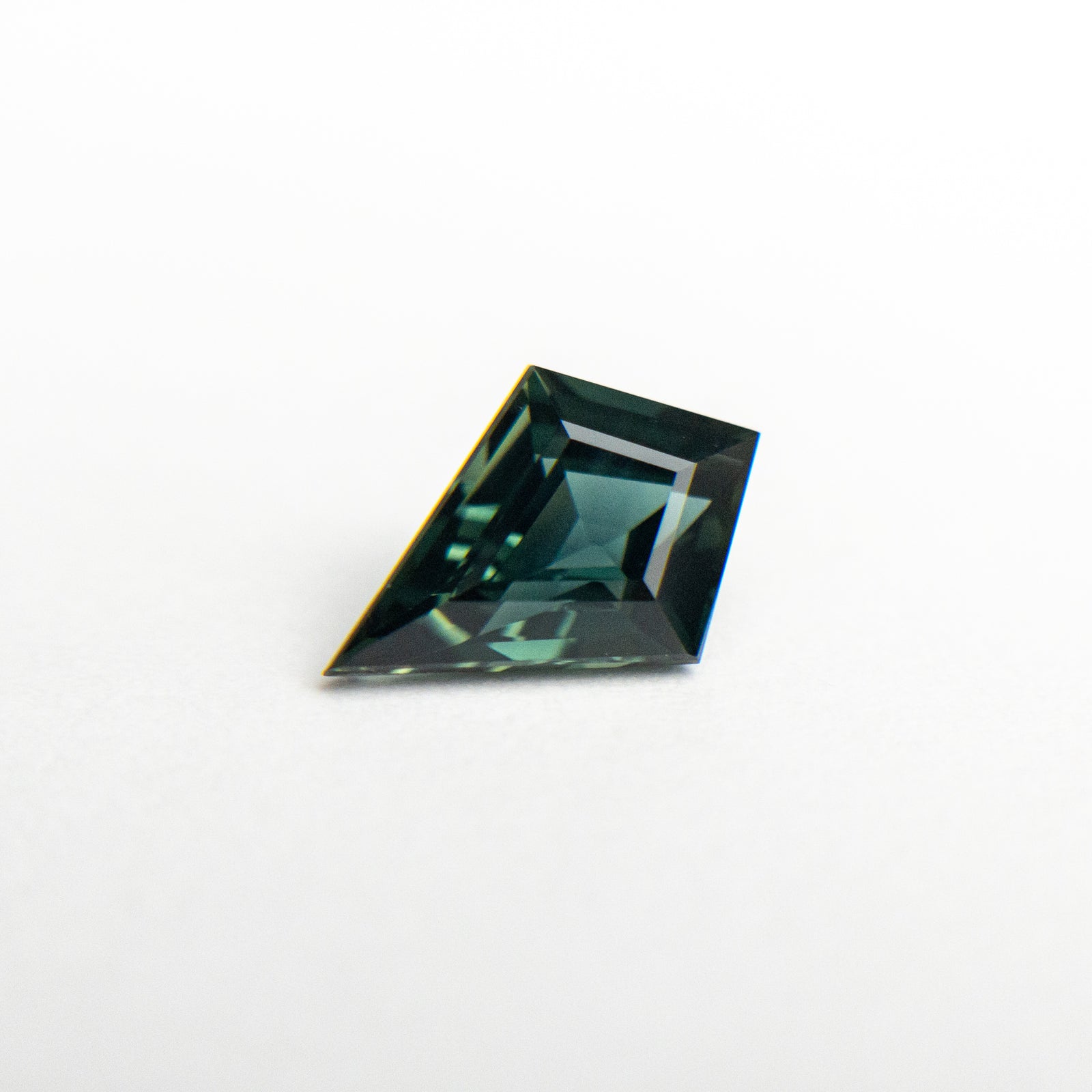 0.91ct 8.67x5.87x3.34mm Kite Step Cut Sapphire 19286-04