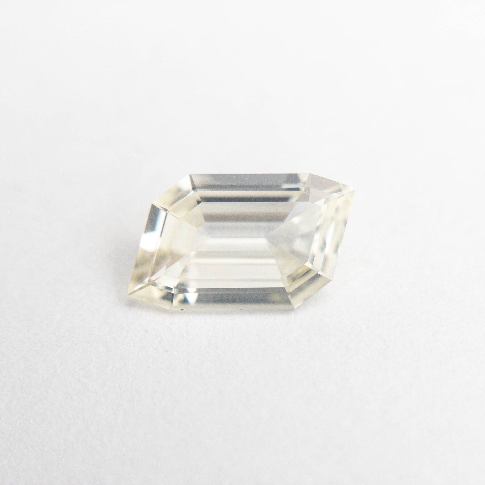 0.94ct 7.36x5.21x2.49mm Trapezoid Step Cut Sapphire 19385-55