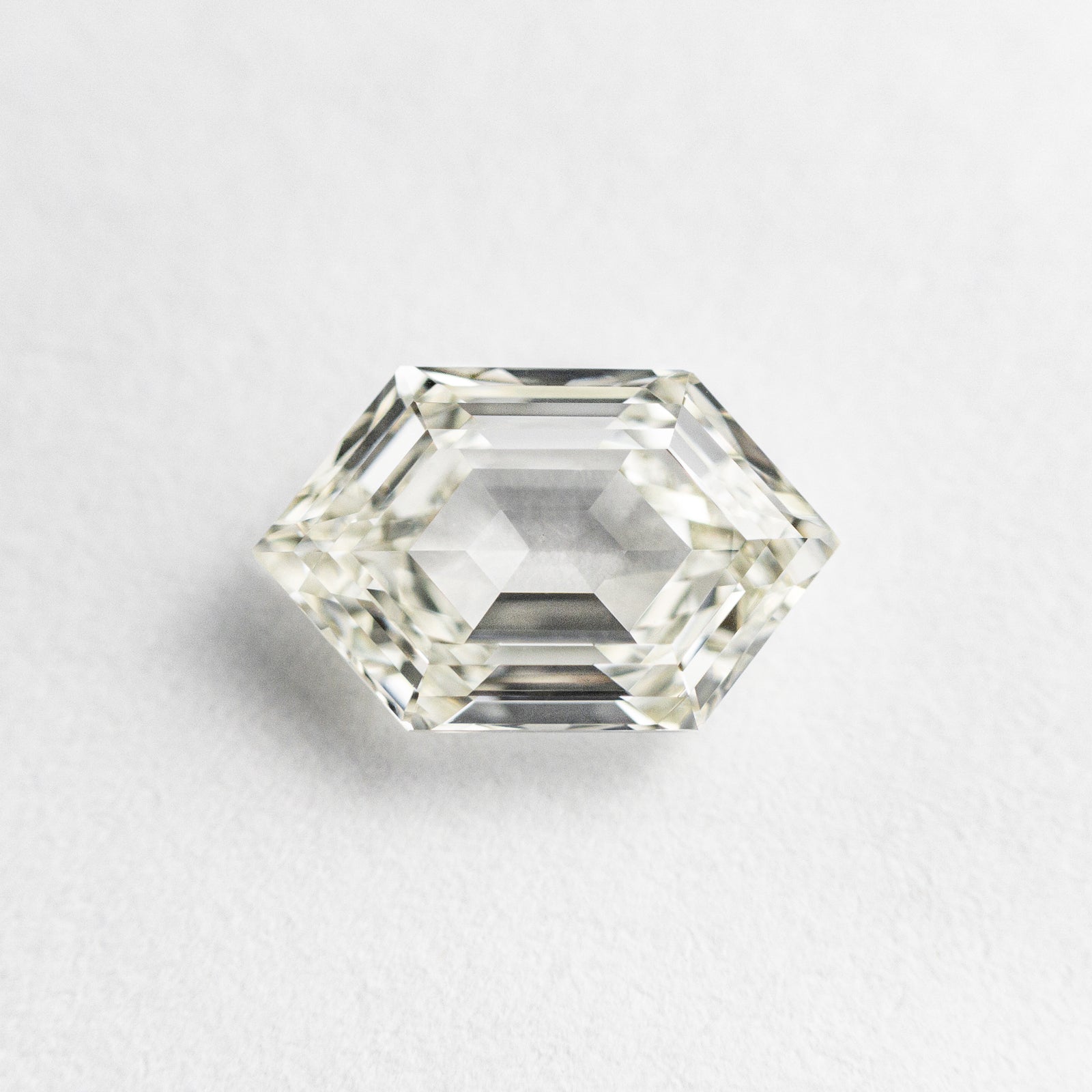 1.06ct 8.42x5.22x2.93mm VS2 N Hexagon Step Cut 19421-01