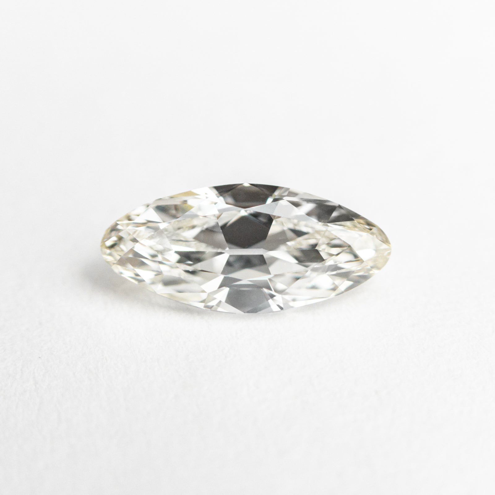 0.70ct 9.05x4.03x2.75mm VS2 M Modern Antique Moval Brilliant 19585-02