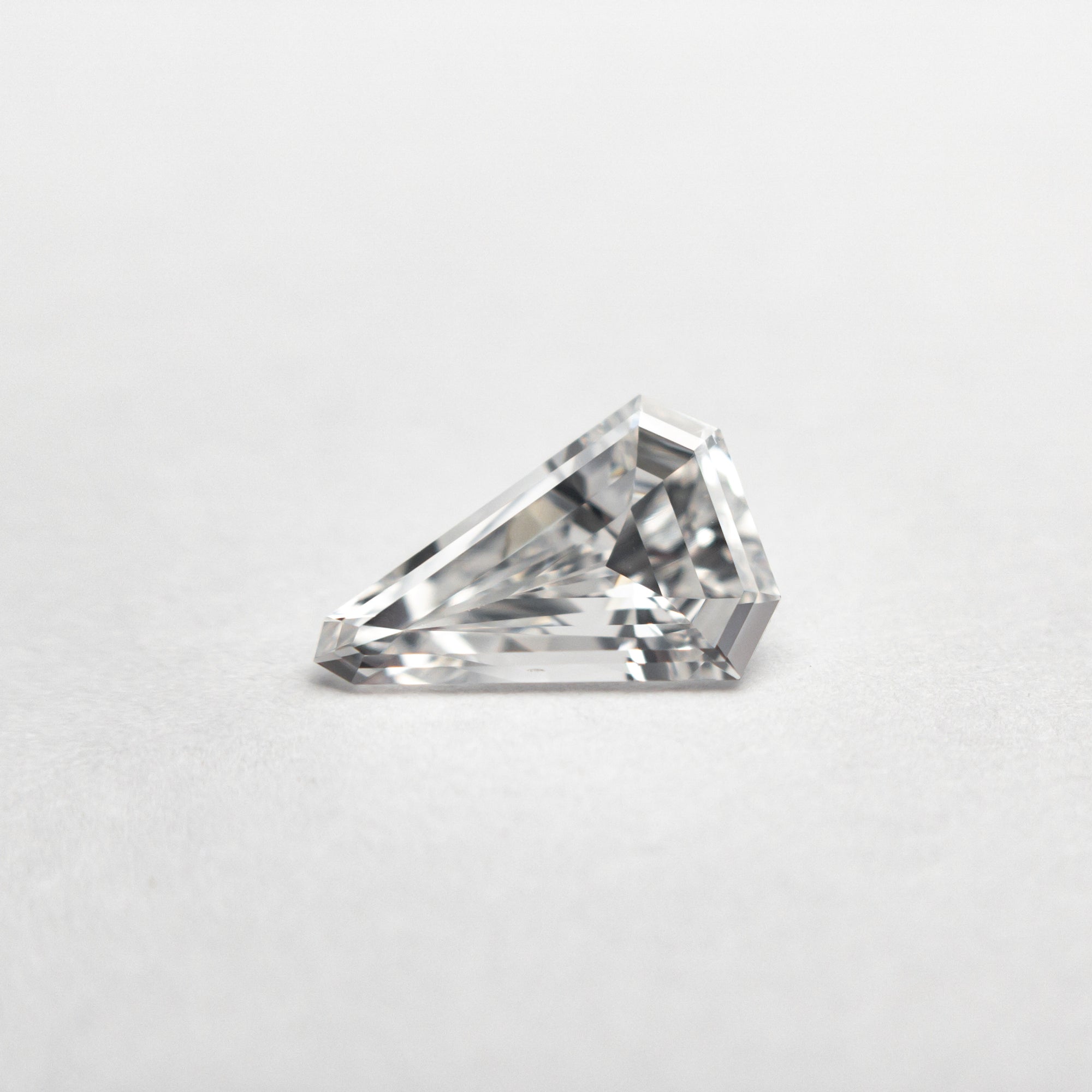 0.43ct 7.70x5.11x2.12mm VS2 E Shield Step Cut 19677-02