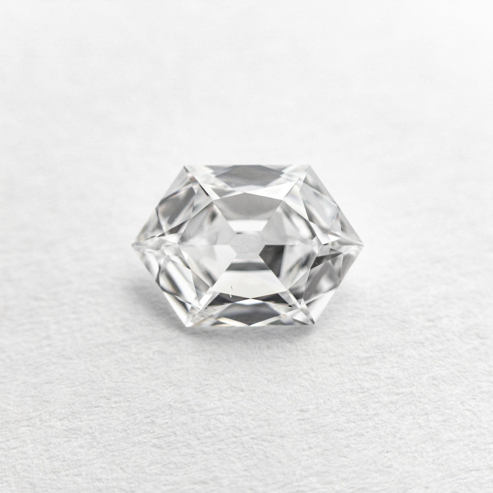0.90ct 7.79x5.38x2.84mm GIA VS2 E Hexagon Brilliant 20728-01