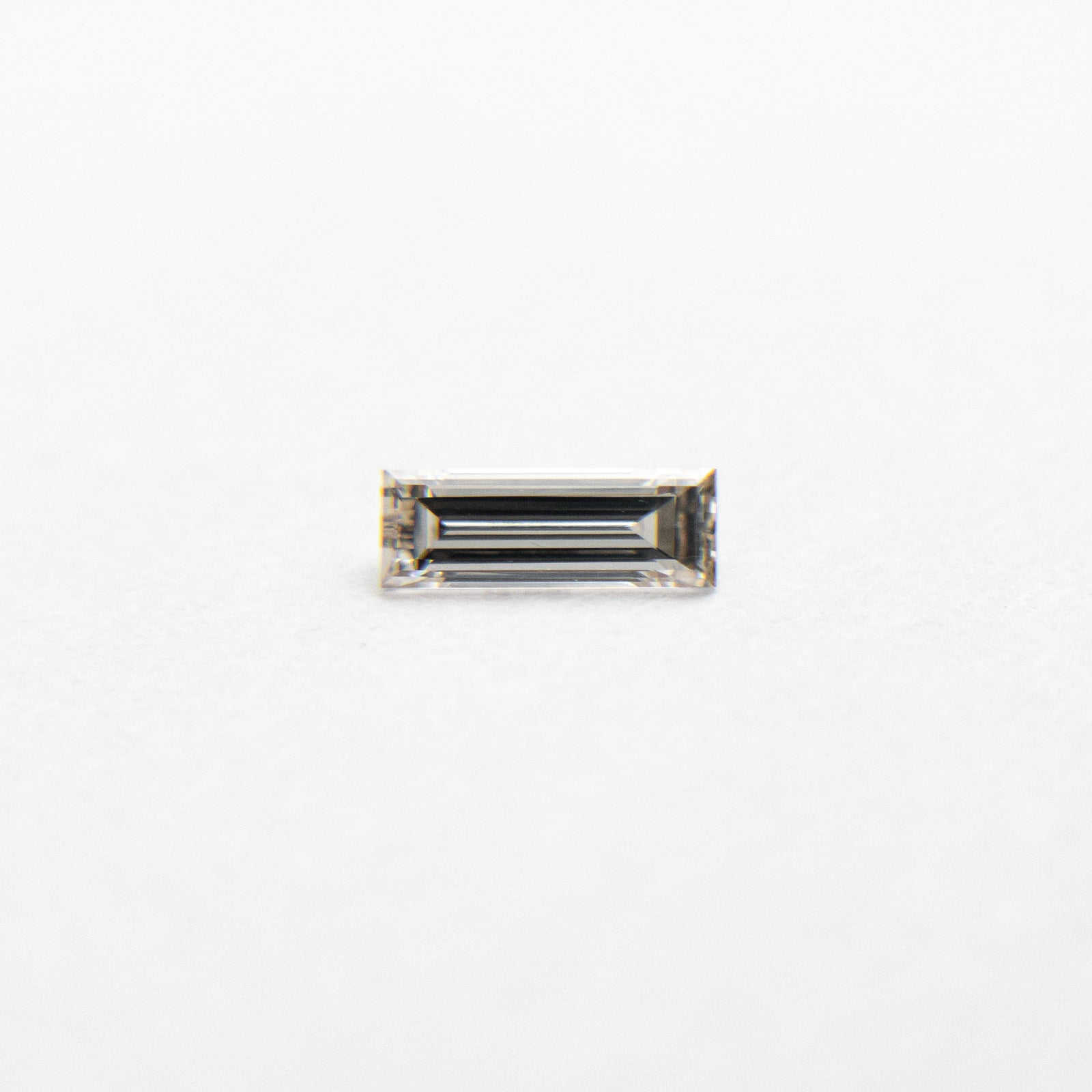 0.15ct 5.44x1.94x1.41mm Baguette Step Cut 19163-10 🇨🇦 - Misfit Diamonds
