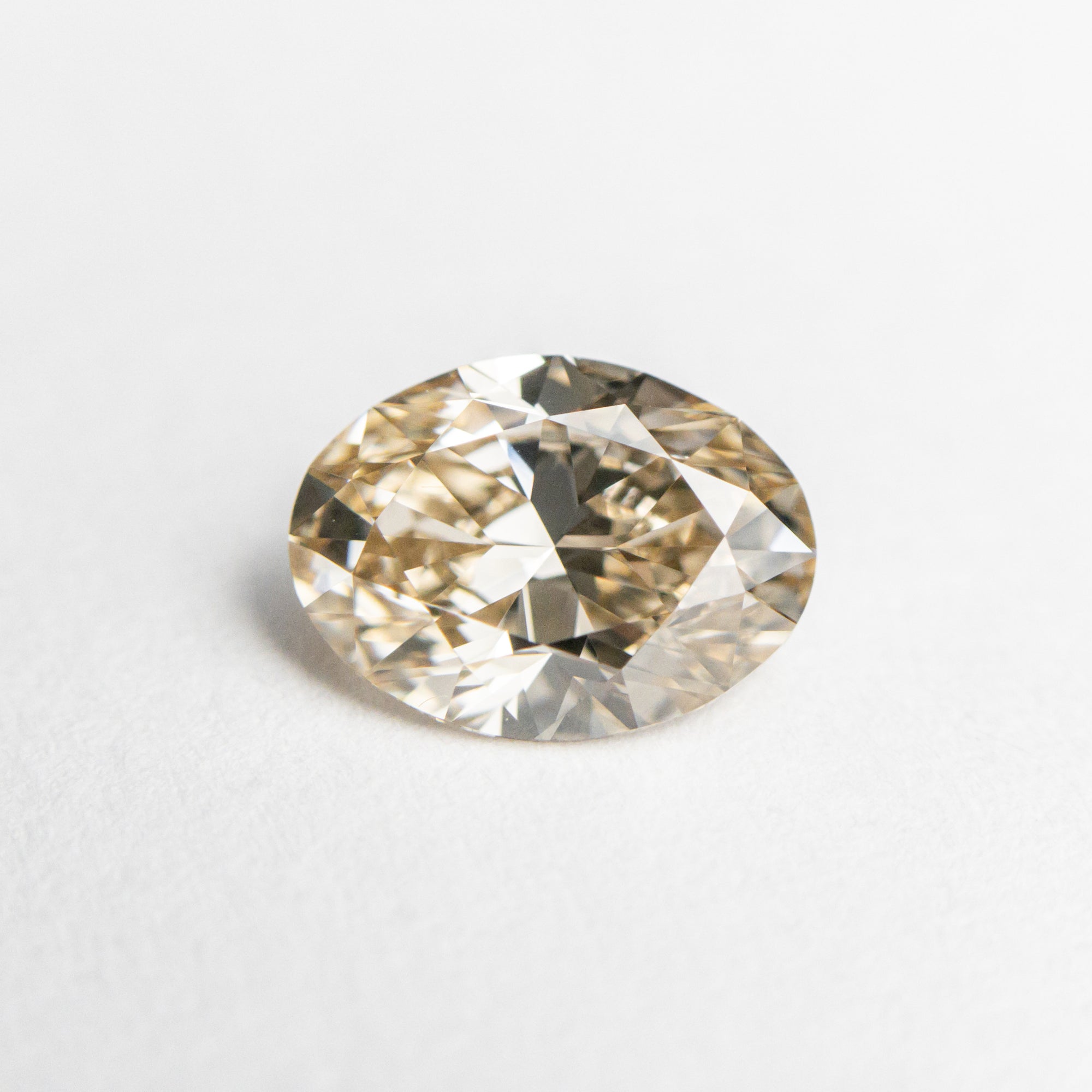 1.00ct 7.59x5.64x3.55mm GIA VS1 Champagne Oval Brilliant 21599-01