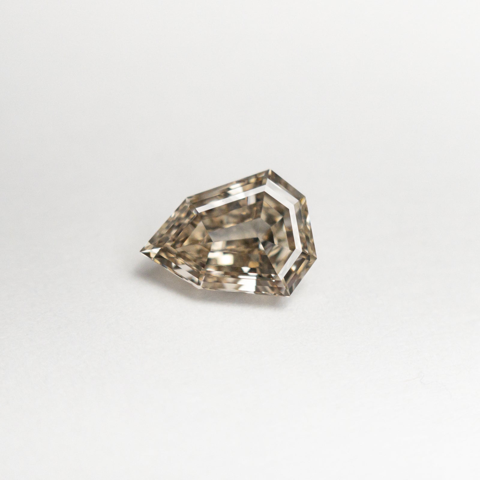 0.51ct 6.38x4.77x2.35mm VVS2 C4 Shield Step Cut 🇨🇦 21790-01