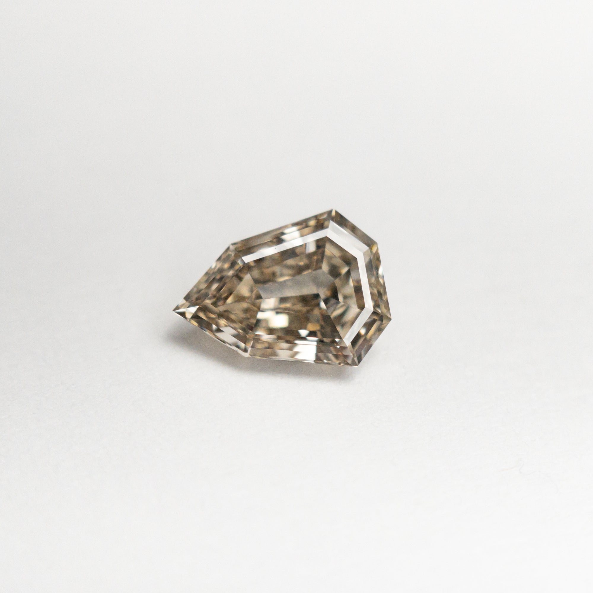 0.51ct 6.38x4.77x2.35mm VVS2 C4 Shield Step Cut 🇨🇦 21790-01