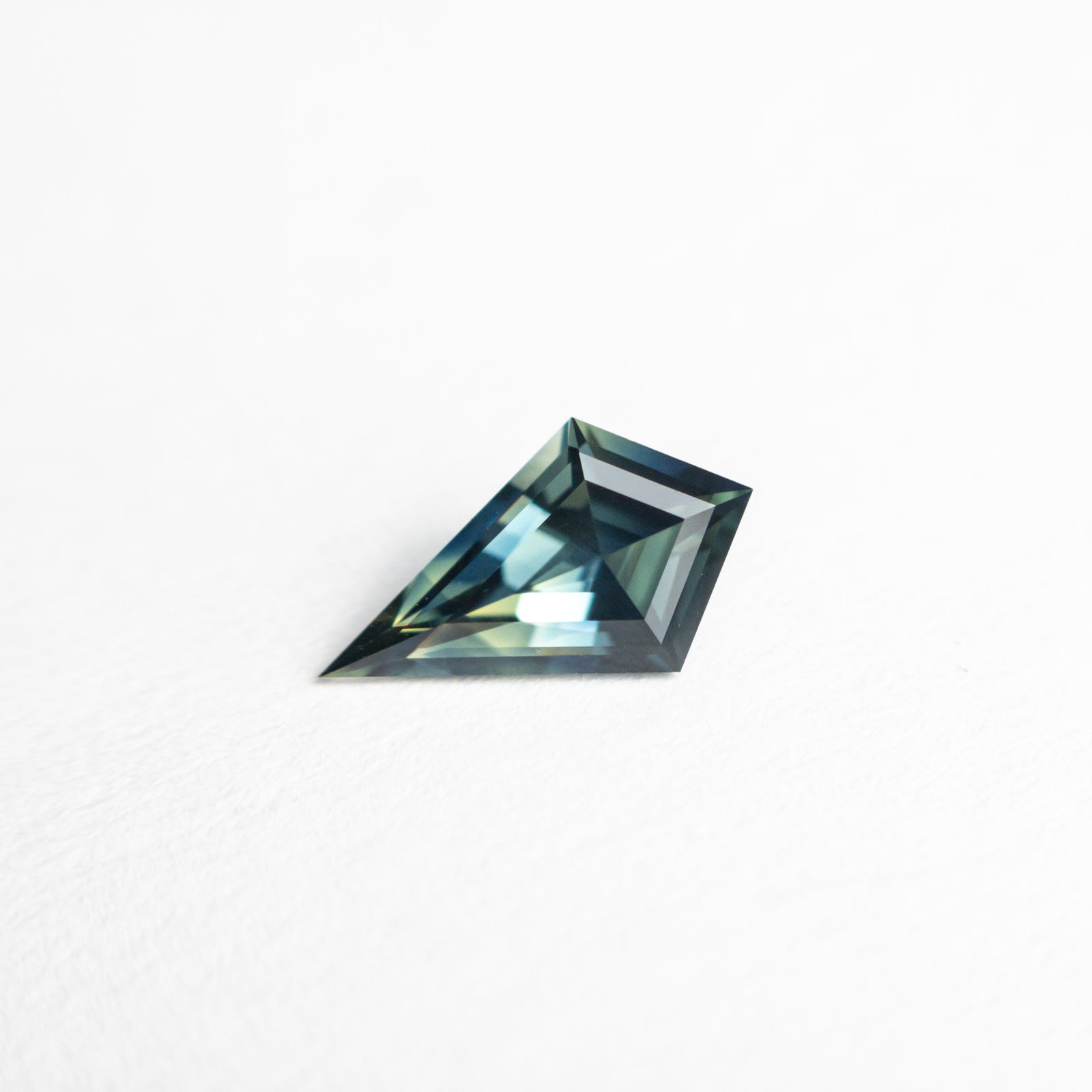 0.64ct 8.91x5.22x2.97mm Kite Step Cut Sapphire 22920-01